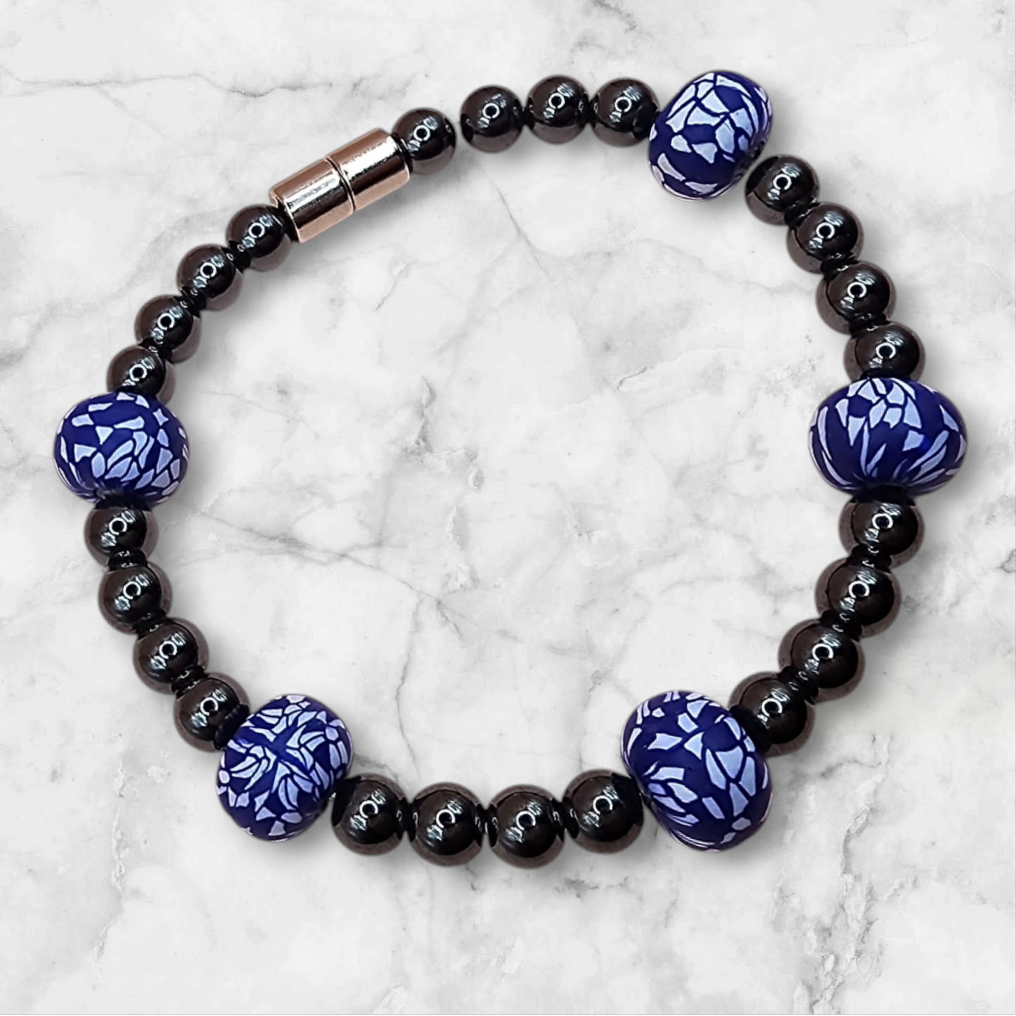HEMATITE MAGNETIC BRACELET WITH ROUND BLUE/WHITE BEADS