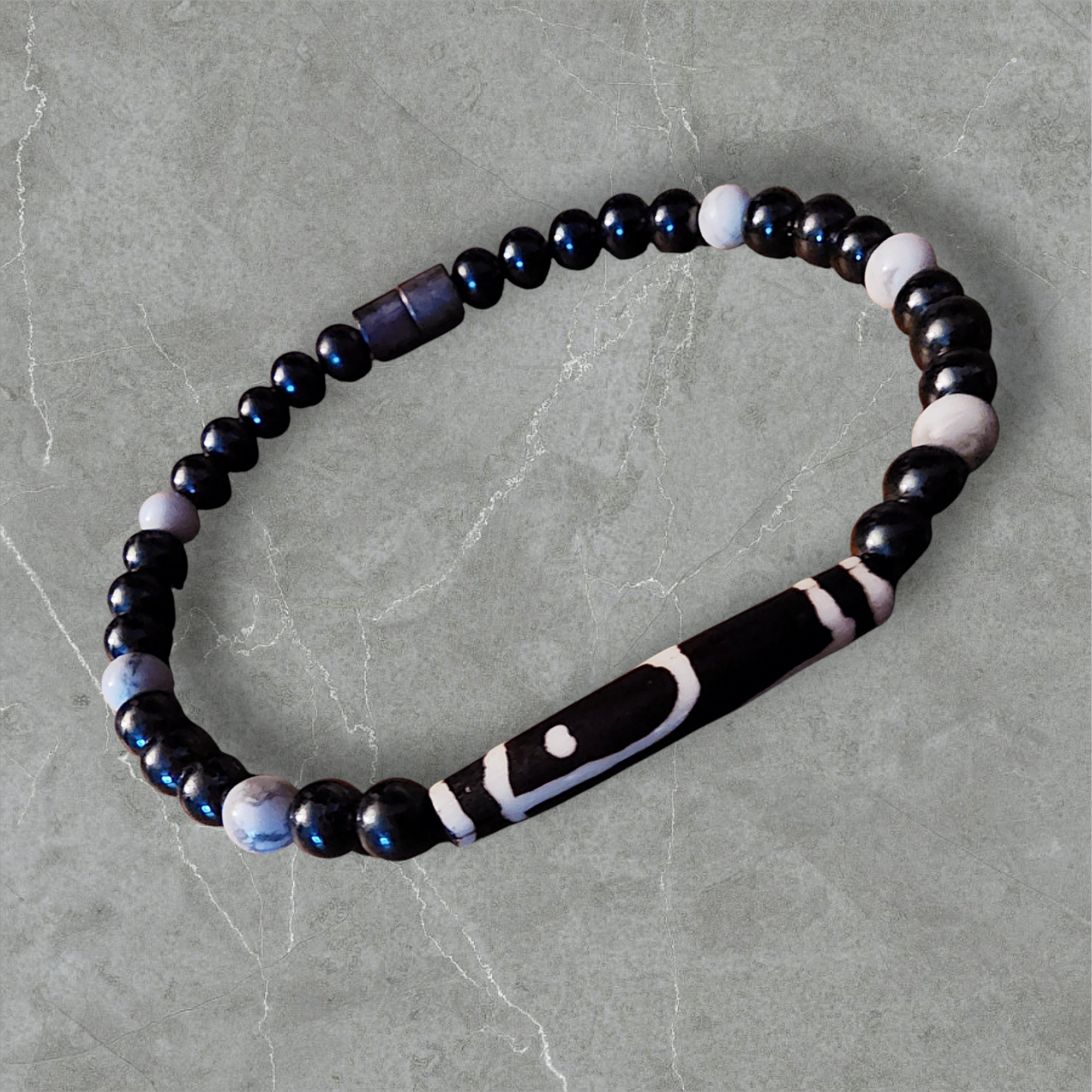 WOOD / HEMATITE SINGLE BRACELET WITH WHITE HOWLITE BEADS
